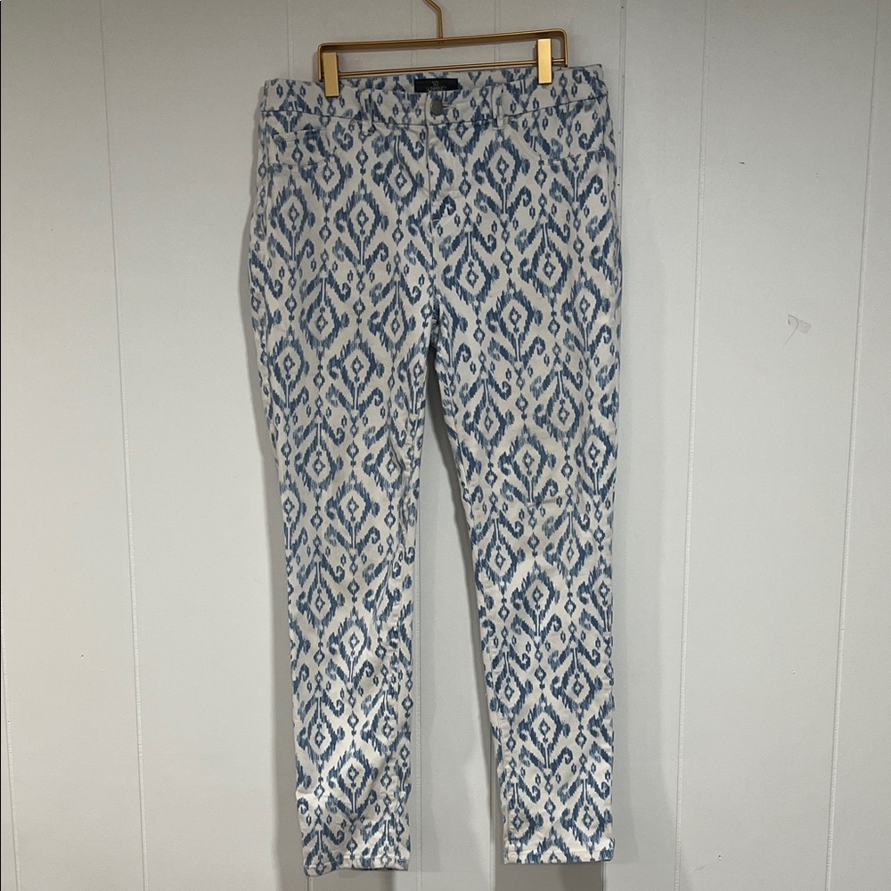 Chico's Indigo and Ivory Patterned Ankle Jeans